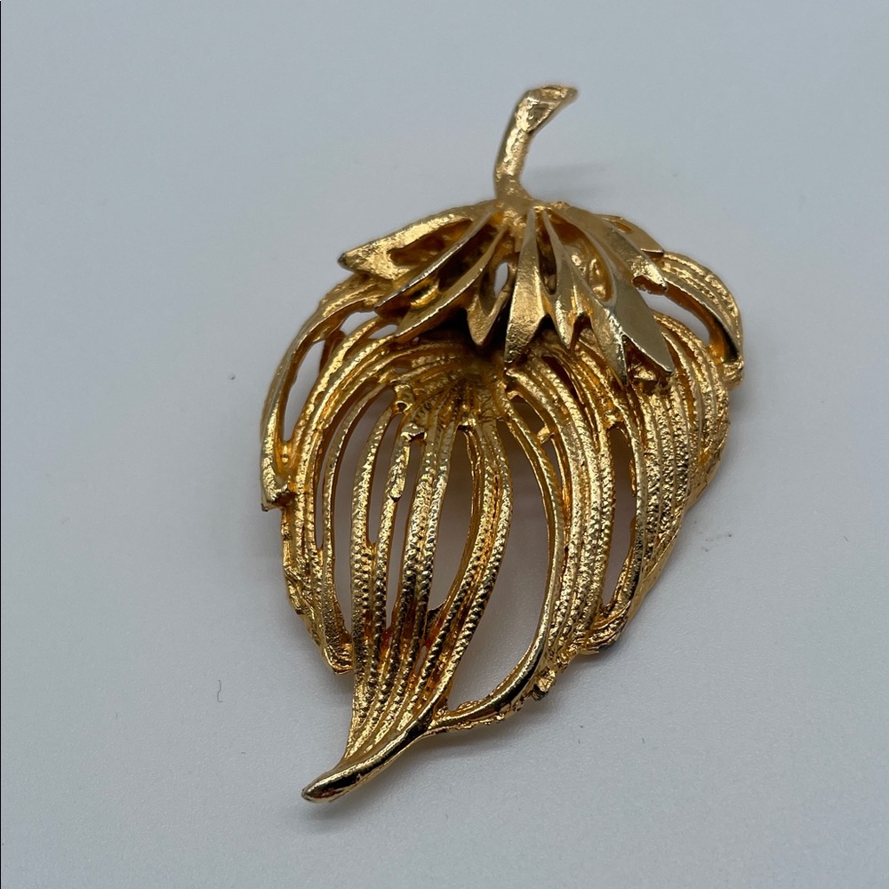 Elegant Gold Leaf Brooch